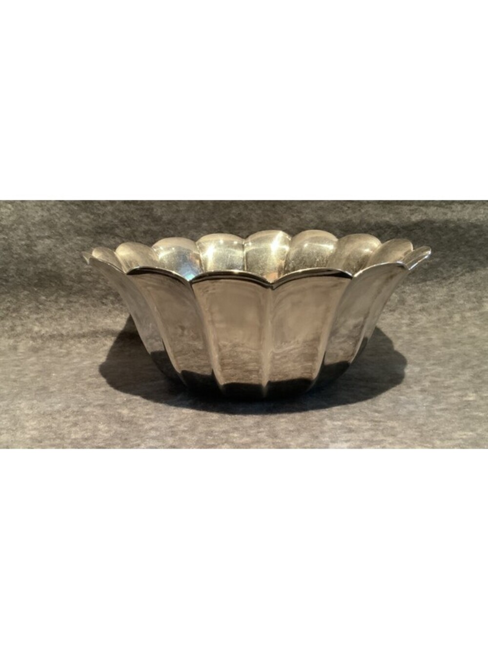 Vintage Mid-Century De Uberti Fluted/Scalloped Silver Plated 7.75”W Serving Bowl